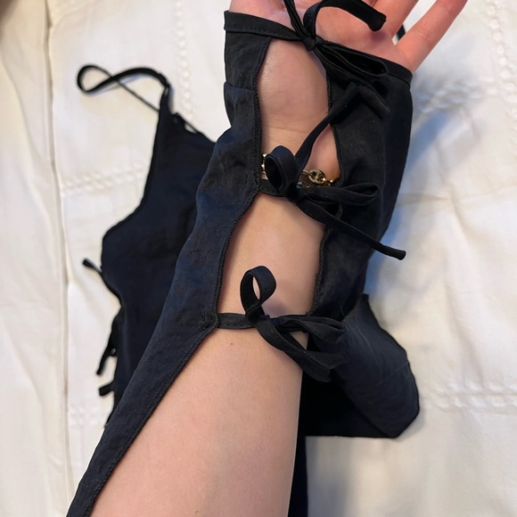 silk top with bows on the sides - Picture 2 of 2